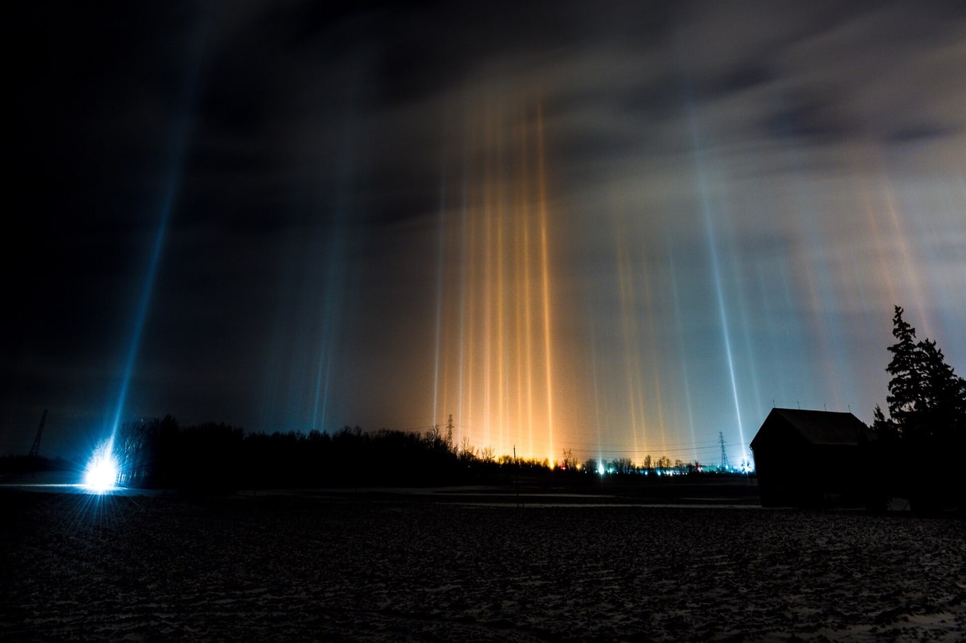 Light pillar.