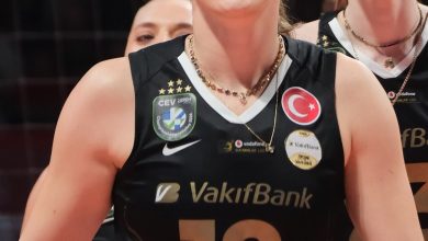 Zehra Güneş in action for VakıfBank in 2026.